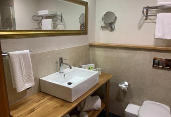 C Hotel Neve Ilan allows 18 year olds to book a room