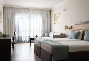 Kfar Maccabiah Business & Sport Hotel allows 18 year olds to book a room