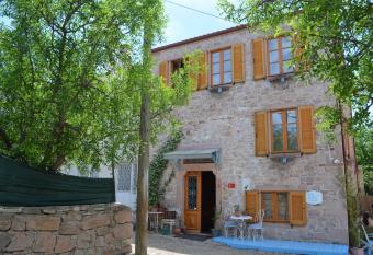 Fragrante Hotel - Adult Only (+13) allows 18 year olds to book a room