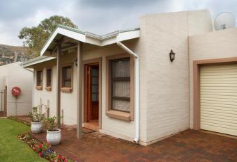 Clarens Cottage 2 has Balcony rooms