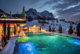 ABINEA Dolomiti Romantic SPA Hotel has Balcony rooms