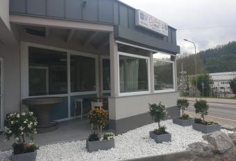 Gasthof Niki allows 18 year olds to book a room