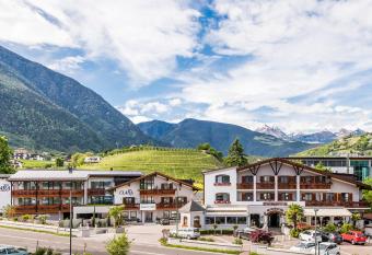 Hotel Clara has Balcony rooms