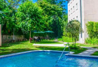 Hotel Gardenia Inn allows 18 year olds to book a room