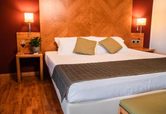 Hotel Pergola allows 18 year olds to book a room