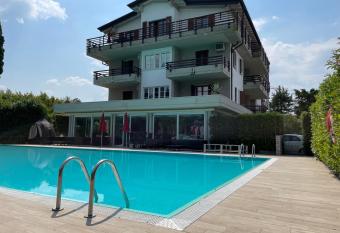 Residence Alexandra Stay allows 18 year olds to book a room