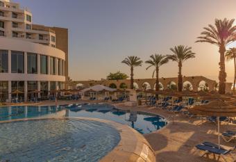 Enjoy Dead Sea Hotel -Formerly Daniel allows 18 year olds to book a room