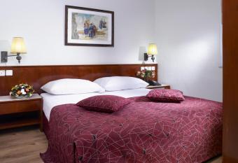 Lev Yerushalayim Hotel allows 18 year olds to book a room