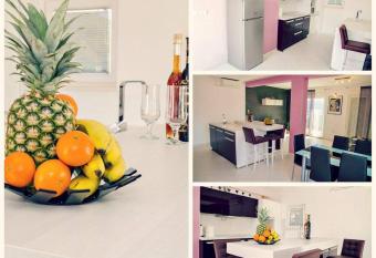 Apartments Ivano has Balcony rooms