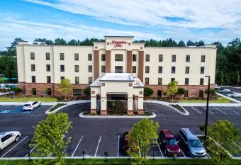 Hampton Inn Summerville allows 18 year olds to book a room