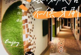 R10 Eco Hotel allows 18 year olds to book a room