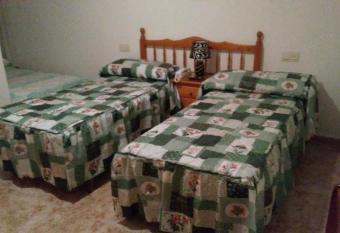 Pensi  n- Mari Loli - Oficial allows 18 year olds to book a room