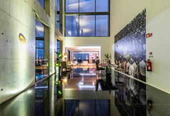 Algarve Race Resort - Hotel allows 18 year olds to book a room