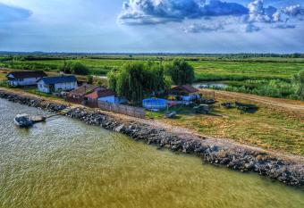 La Nea Paul has Balcony rooms