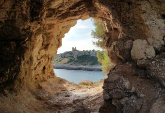 Donatella has Smoking rooms