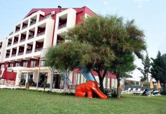 selin otel spa belek allows 18 year olds to book a room