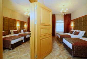 Wyndham Istanbul Old City allows 18 year olds to book a room