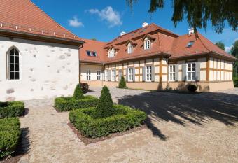 Schloss Beuchow allows 18 year olds to book a room