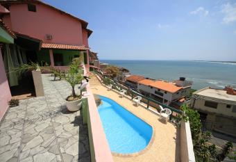 Pousada do Sergio allows 18 year olds to book a room