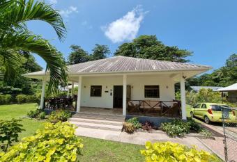 Villa Laure has Balcony rooms