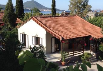 Bungalow Gialova has Balcony rooms