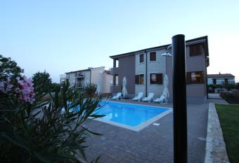 Villa Dora Vabriga has Balcony rooms