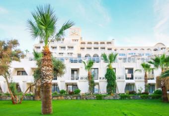 Azka Hotel allows 18 year olds to book a room