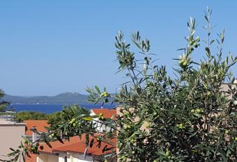 Apartment Garden Terrace has rooms with a private hot tub