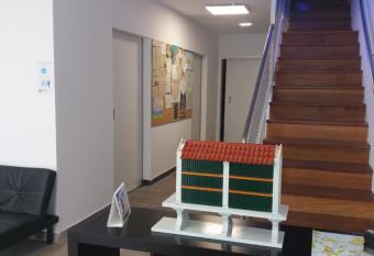 albergue monterrey allows 18 year olds to book a room