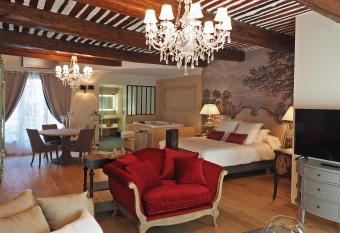 Chambre d H  tes Les Vari  t  s allows 18 year olds to book a room