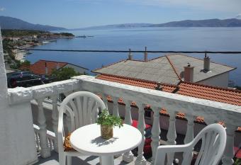 Apartmani Mira has Smoking/Balcony rooms