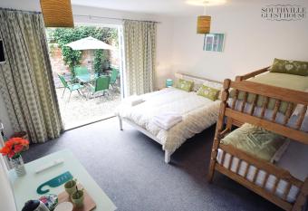 Southville Guest House has Balcony rooms