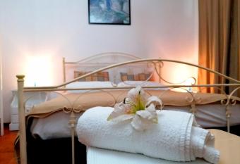 B&B Villa Rosa has Balcony rooms