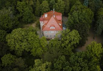 Hotel D  bowy Biowellness & SPA G  ry Sowie allows 18 year olds to book a room