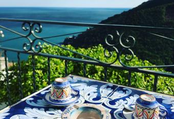 villa verde sul mare has Balcony rooms