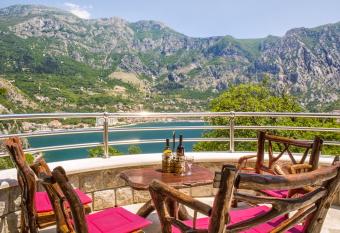 Apartments Kula has Balcony rooms