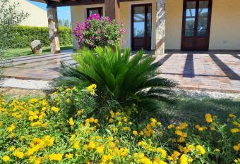 Agriturismo Is Solinas has Balcony rooms