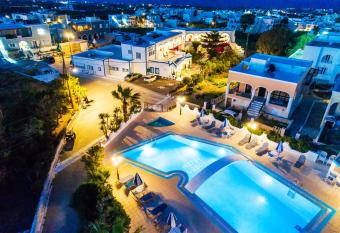 Hotel Lodos allows 18 year olds to book a room