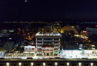 Hotel Ges has Balcony rooms