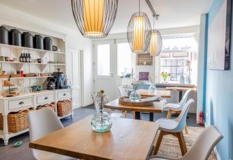 Mid83 allows 18 year olds to book a room