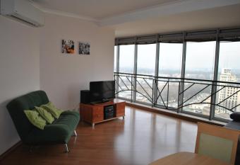 Warsaw Apartments Werset has rooms with a private hot tub