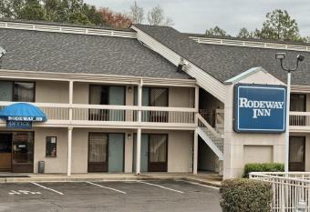 Rodeway Inn has Smoking rooms