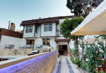 Urcu Hotel allows 18 year olds to book a room