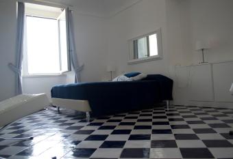 Ganimede Centro Storico allows 18 year olds to book a room