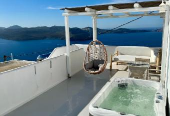 Plaka Suites has Balcony rooms