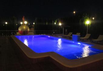 La Estancia del Rincon allows 18 year olds to book a room