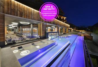 Alpen Resort Bivio has Balcony rooms