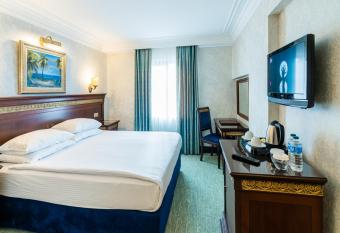 Ilci Residence Hotel allows 18 year olds to book a room