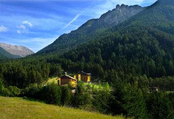 Hotel Shandranj has Balcony rooms