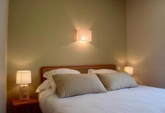 H  tel et appartements les platanes allows 18 year olds to book a room